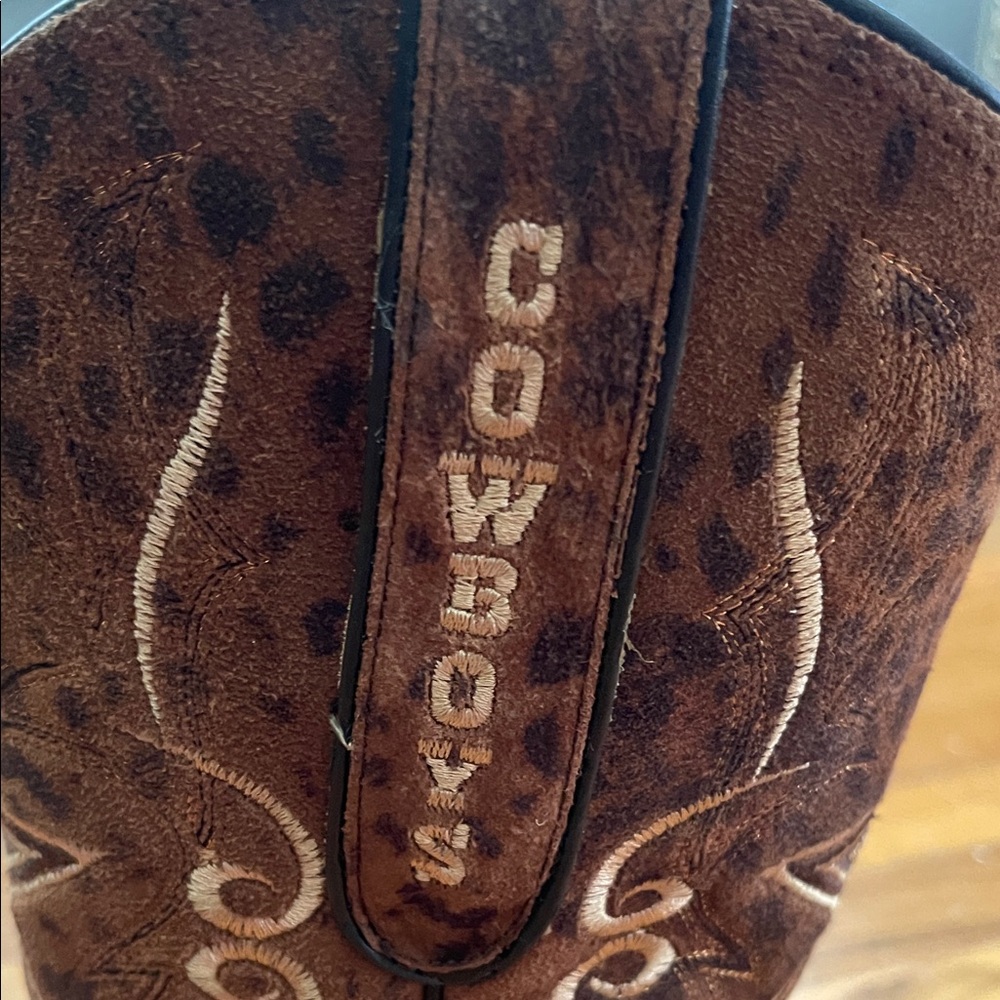 Lucchese “Dallas Cowboys” Leopard Boots with Embroidery & Rhinestone Star - Picture 8 of 13